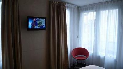 фото отеля Kyriad Paris Ouest Puteaux