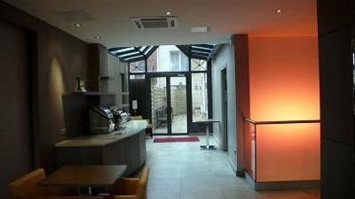 фото отеля Kyriad Paris Ouest Puteaux