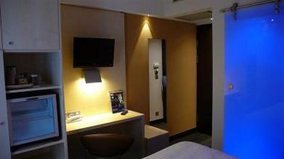 фото отеля Kyriad Paris Ouest Puteaux