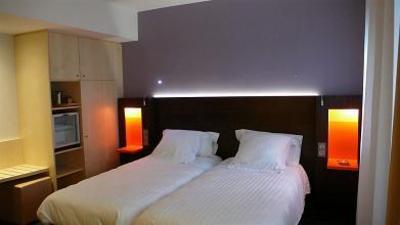 фото отеля Kyriad Paris Ouest Puteaux