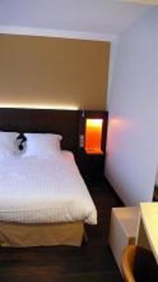 фото отеля Kyriad Paris Ouest Puteaux