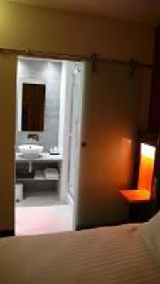фото отеля Kyriad Paris Ouest Puteaux