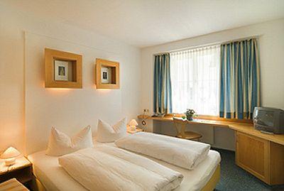 фото отеля Altstadt Hotel Zum Hechten Füssen