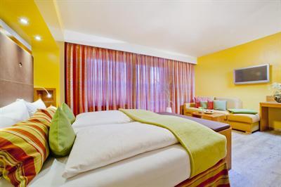 фото отеля Altstadt Hotel Zum Hechten Füssen