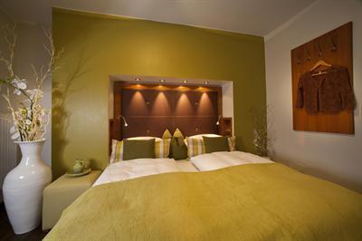 фото отеля Altstadt Hotel Zum Hechten Füssen