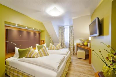 фото отеля Altstadt Hotel Zum Hechten Füssen