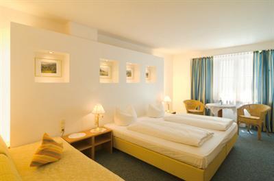 фото отеля Altstadt Hotel Zum Hechten Füssen
