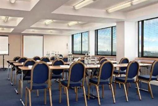 фото отеля Holiday Inn London - Wembley