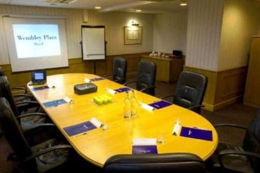 фото отеля Holiday Inn London - Wembley