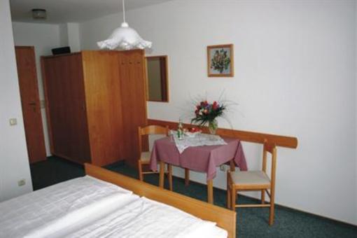 фото отеля Zur Linde Gasthof-Pension