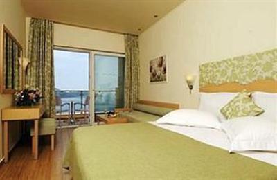фото отеля Akrotiri Beach Hotel