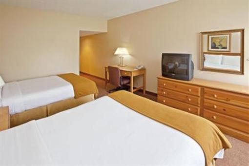 фото отеля Baymont Inn and Suites Fishers Indianapolis Area