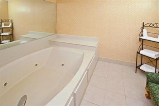 фото отеля Baymont Inn and Suites Fishers Indianapolis Area