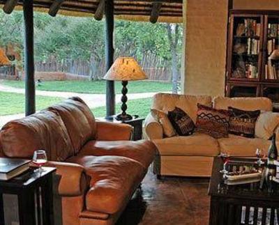 фото отеля Mopane Bush Lodge