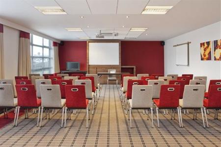 фото отеля Holiday Inn Express Glasgow Airport