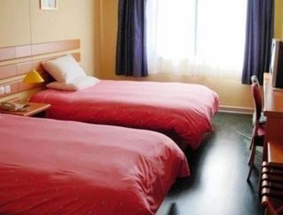 фото отеля Home Inn Xianggang East Road Qingdao