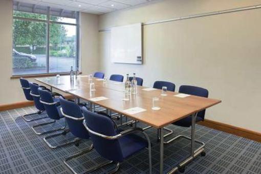 фото отеля Holiday Inn High Wycombe M40