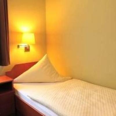 фото отеля Pension Am Krahenberg Halle