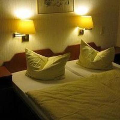фото отеля Pension Am Krahenberg Halle