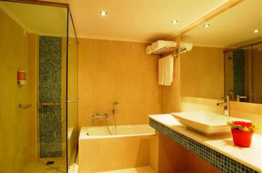 фото отеля Kinetta Beach Hotel