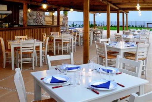 фото отеля Kinetta Beach Hotel