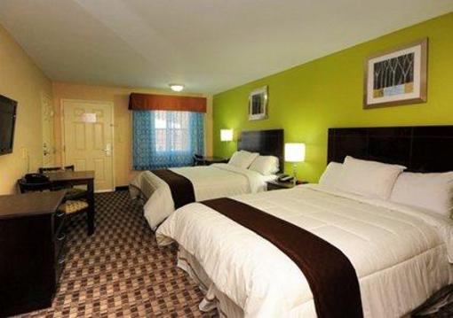фото отеля Econo Lodge Inn & Suites Bridge City