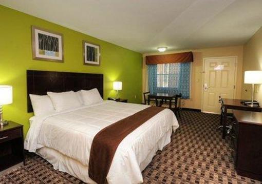 фото отеля Econo Lodge Inn & Suites Bridge City