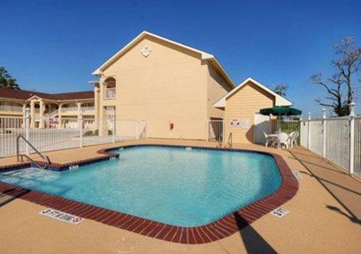 фото отеля Econo Lodge Inn & Suites Bridge City