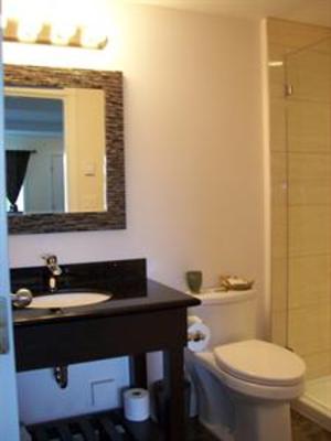 фото отеля Bayshore Waterfront Inn