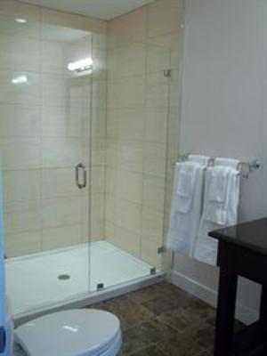 фото отеля Bayshore Waterfront Inn
