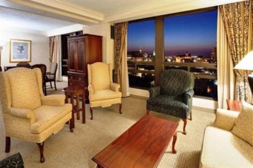 фото отеля Holiday Inn Hotel & Suites Downtown