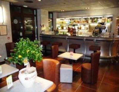 фото отеля Central Hotel Bort-les-Orgues