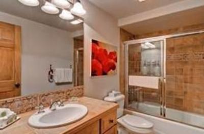 фото отеля Evergreen Townhomes
