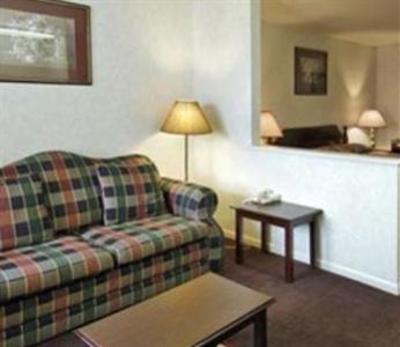 фото отеля Days Inn Suites