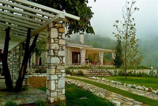 фото отеля Mikros Vorias Suites Portaria