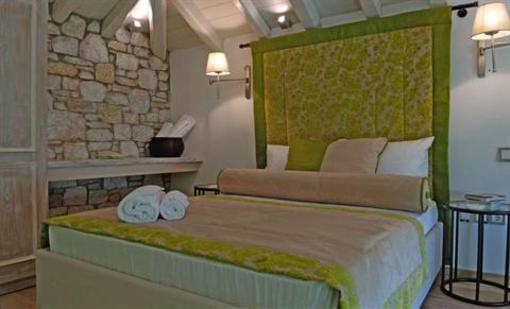 фото отеля Mikros Vorias Suites Portaria