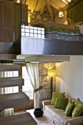 фото отеля Mikros Vorias Suites Portaria
