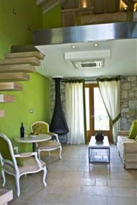 фото отеля Mikros Vorias Suites Portaria