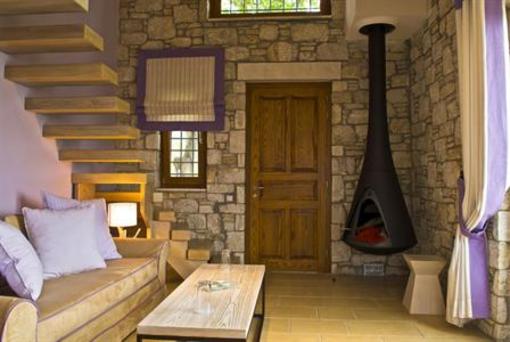 фото отеля Mikros Vorias Suites Portaria