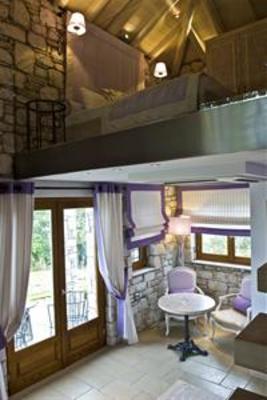 фото отеля Mikros Vorias Suites Portaria