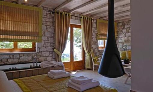 фото отеля Mikros Vorias Suites Portaria