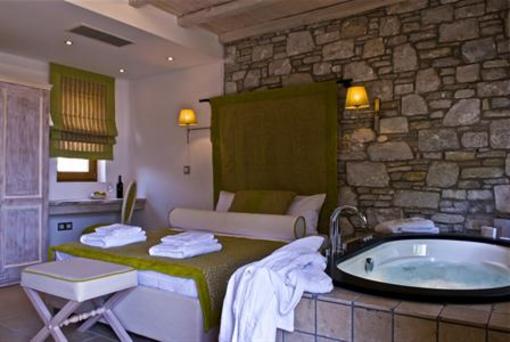 фото отеля Mikros Vorias Suites Portaria