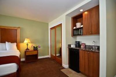фото отеля BEST WESTERN PLUS Shore Cliff Lodge