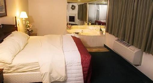 фото отеля AmericInn Traverse City
