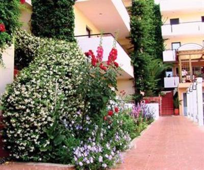 фото отеля Zephiros Beach Hotel