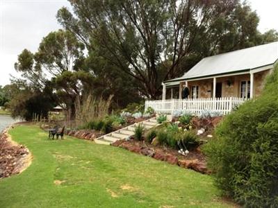 фото отеля Stonewell Cottages and Vineyards