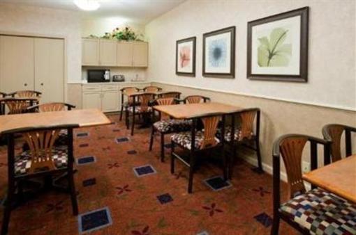 фото отеля Holiday Inn Express Fargo - West Acres