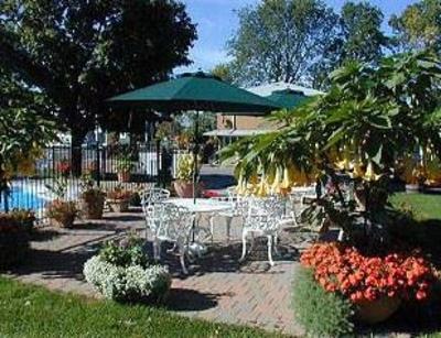 фото отеля Canadiana Inn
