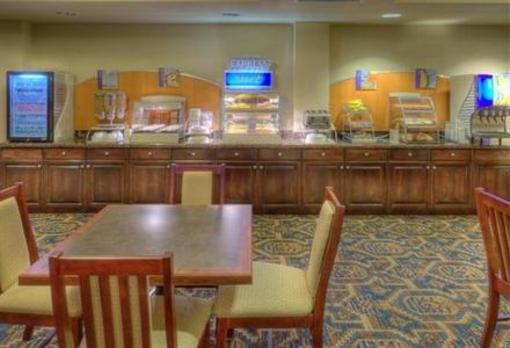 фото отеля Holiday Inn Express & Suites Albuquerque Old Town