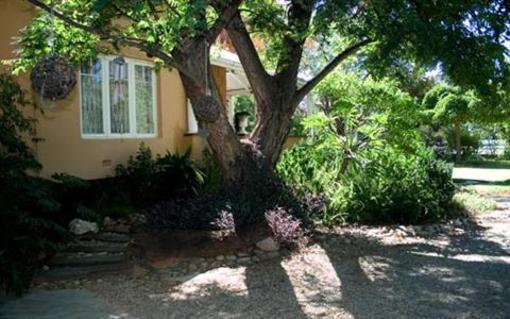 фото отеля Bisibee Guest House Oudtshoorn